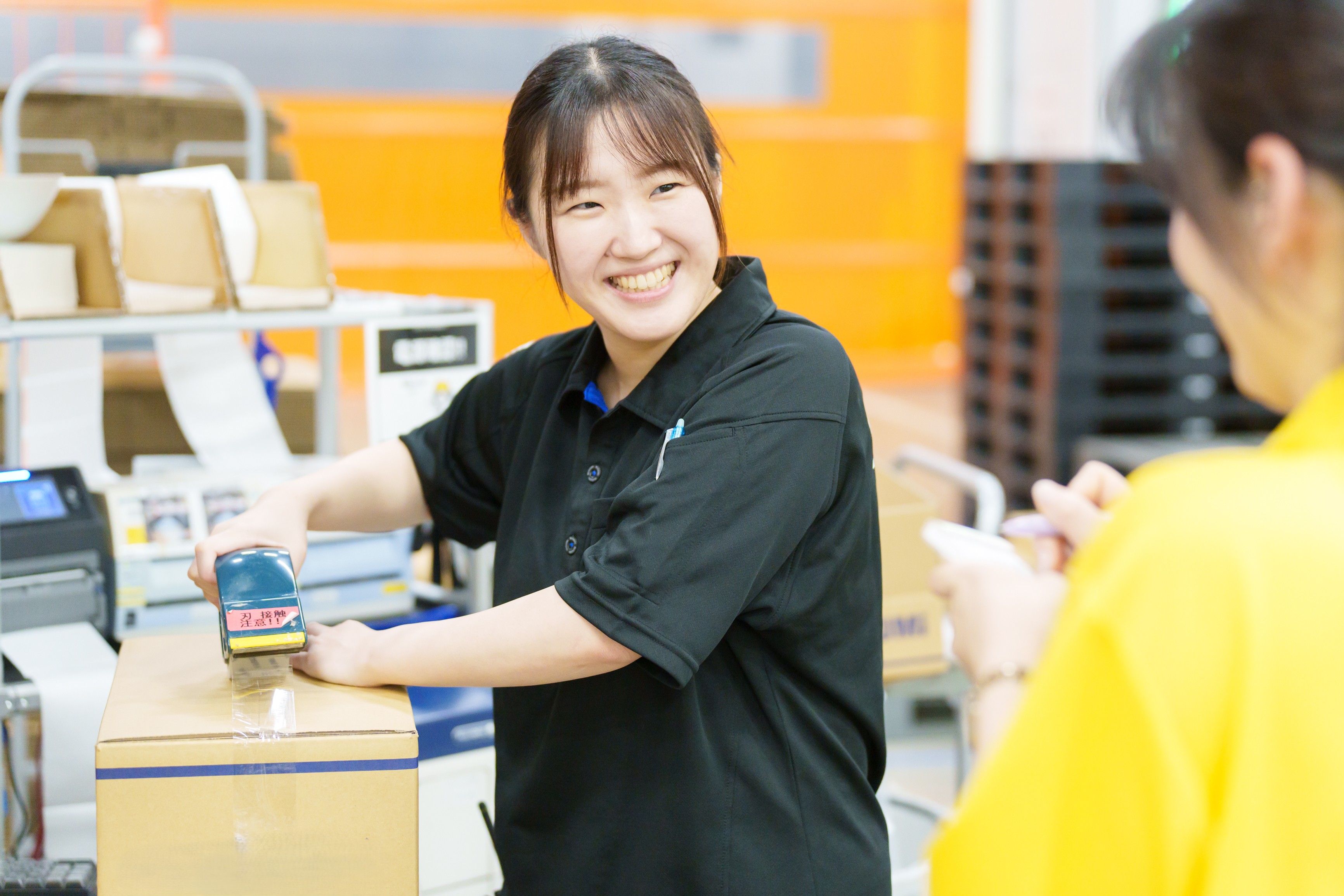倉庫管理・入出荷(商品管理の検品・カウント作業/日勤/日払いOK)